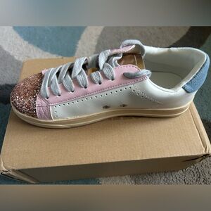 Brand New Never Worn Kids Steven Madden
Size 5